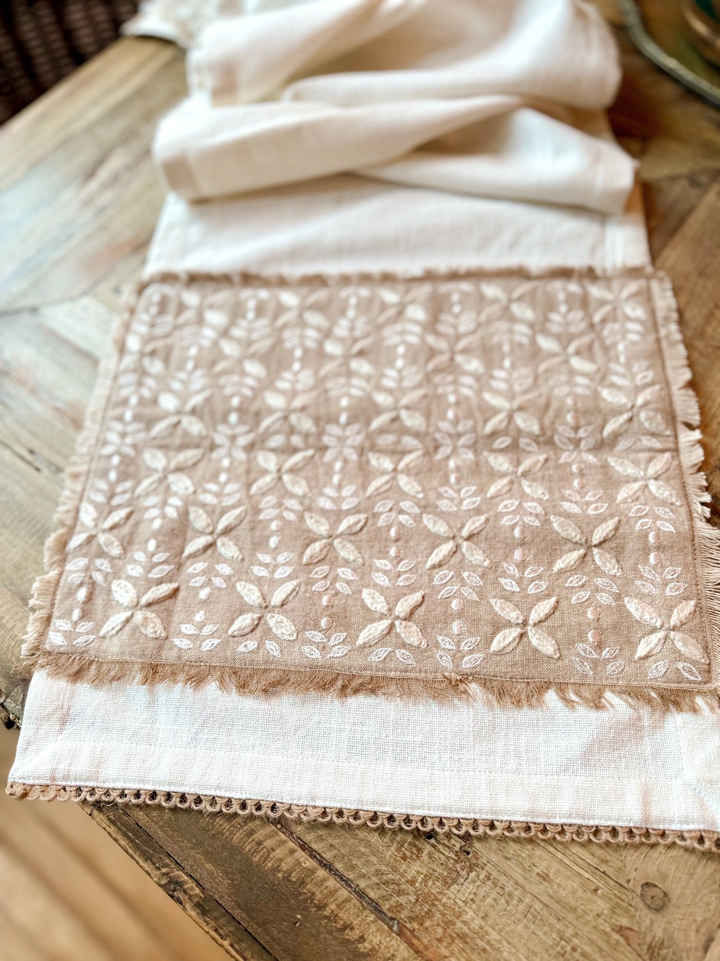 Naturaln Embroidered Runner w Jute